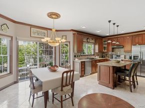 15 Boxwood Lane, Farmingdale NY 11735