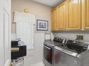 15 Boxwood Lane, Farmingdale NY 11735