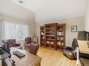 15 Boxwood Lane, Farmingdale NY 11735