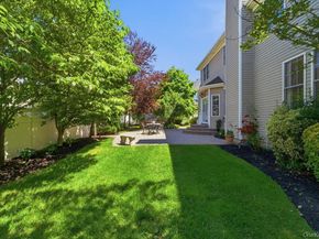 15 Boxwood Lane, Farmingdale NY 11735