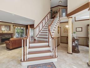15 Boxwood Lane, Farmingdale NY 11735