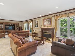15 Boxwood Lane, Farmingdale NY 11735