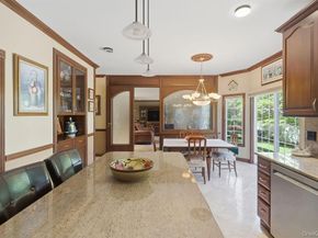 15 Boxwood Lane, Farmingdale NY 11735