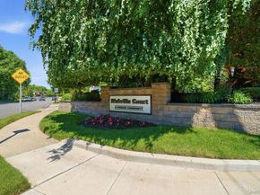 15 Boxwood Lane, Farmingdale NY 11735