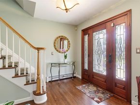 7 Lawrence Court, Syosset NY 11791