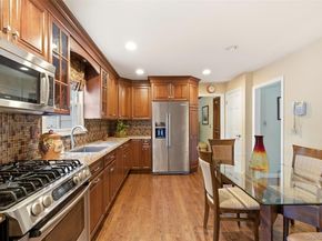 7 Lawrence Court, Syosset NY 11791