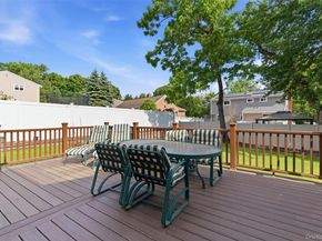7 Lawrence Court, Syosset NY 11791