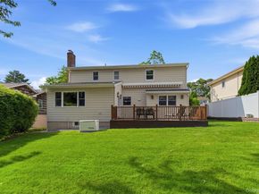 7 Lawrence Court, Syosset NY 11791