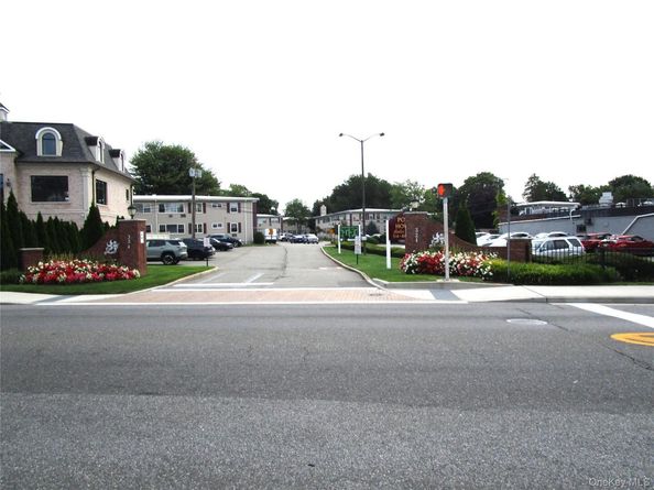 324 Post Avenue 11I, Westbury NY 11590