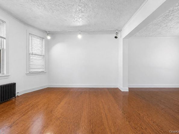 21 Mount Joy Place, New Rochelle NY 10801