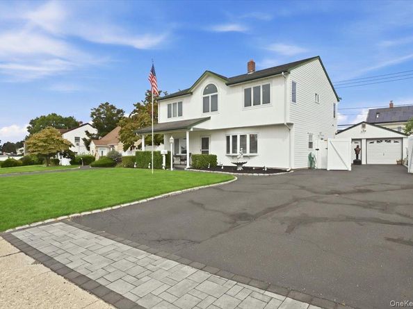 119 Periwinkle Road, Levittown NY 11756