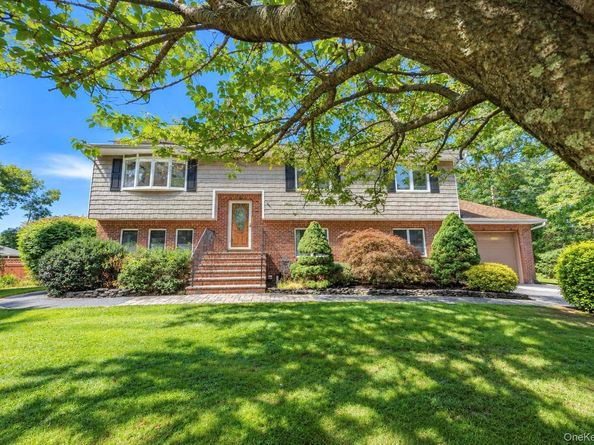 137 Ridgewood Avenue, Farmingville NY 11738