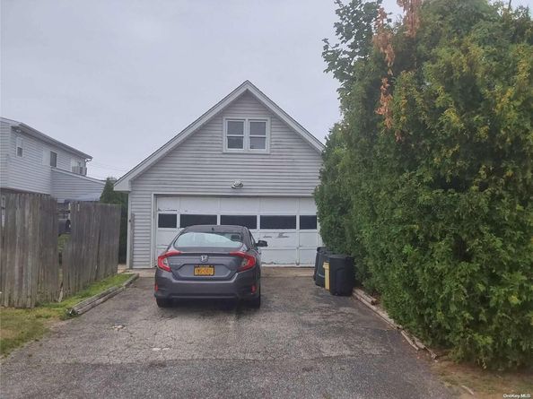 957 N Broadway, Massapequa NY 11758
