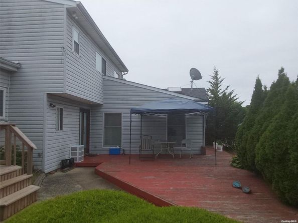 957 N Broadway, Massapequa NY 11758
