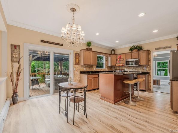 4 Dixon Street, Yaphank NY 11980