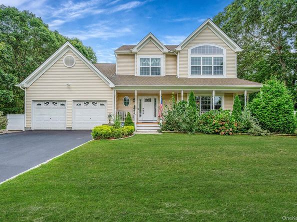 4 Dixon Street, Yaphank NY 11980