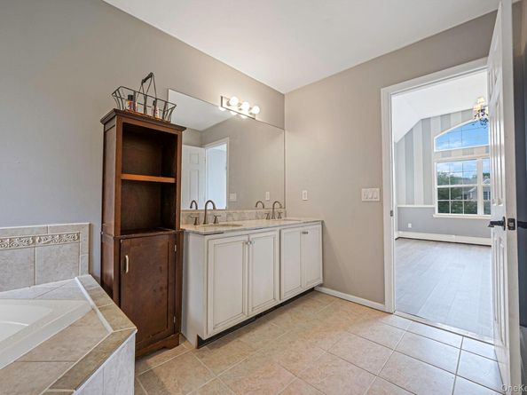 4 Dixon Street, Yaphank NY 11980