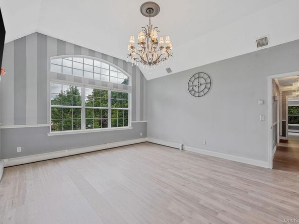 4 Dixon Street, Yaphank NY 11980
