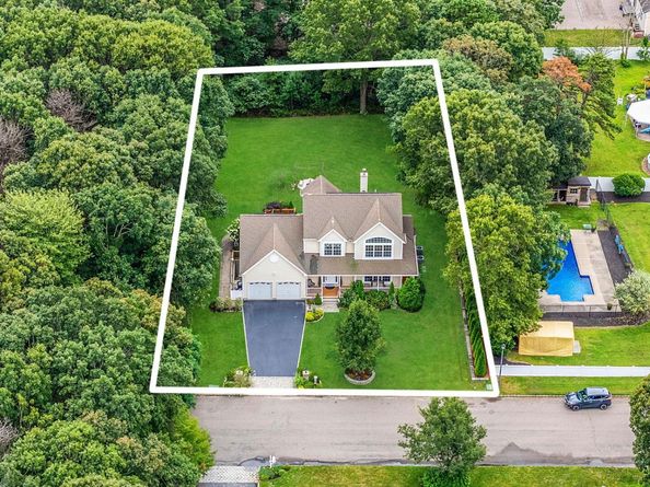 4 Dixon Street, Yaphank NY 11980