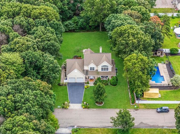 4 Dixon Street, Yaphank NY 11980