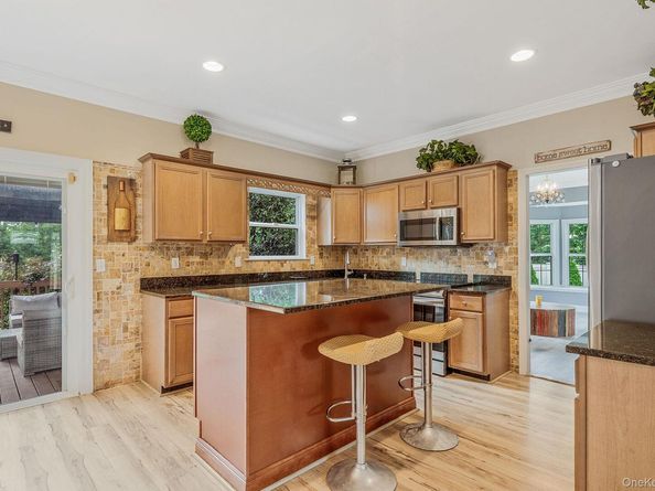4 Dixon Street, Yaphank NY 11980