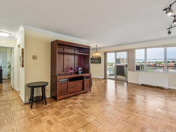 17-85 215th Street 10E, Bayside NY 11360
