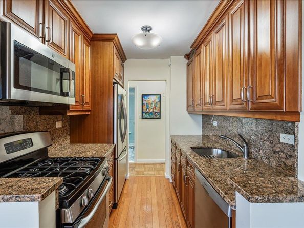 17-85 215th Street 10E, Bayside NY 11360