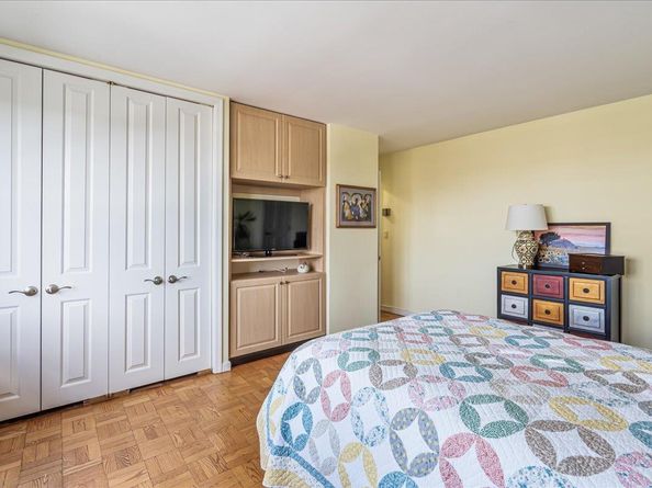 17-85 215th Street 10E, Bayside NY 11360