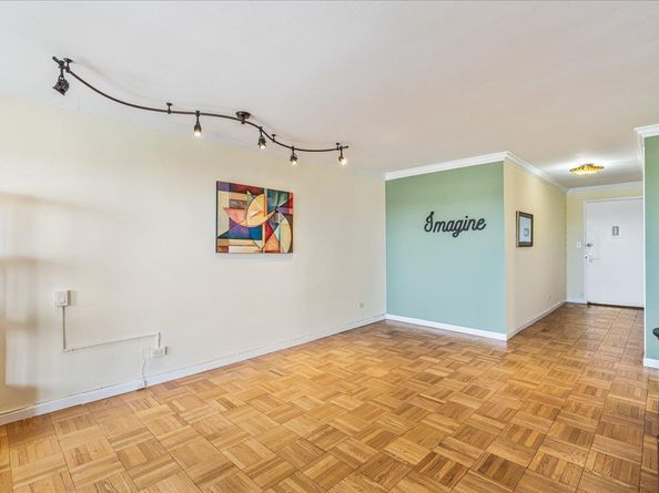 17-85 215th Street 10E, Bayside NY 11360