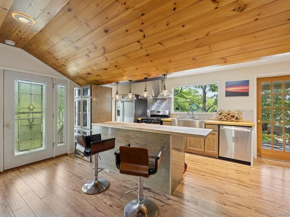 8 Towle Place, Glen Cove NY 11542