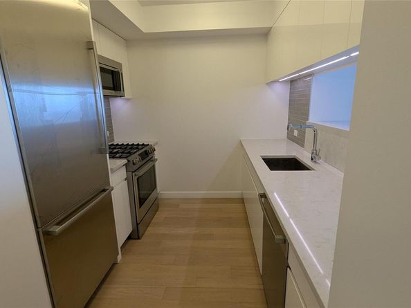 138-35 39 Avenue 14M, Flushing NY 11354