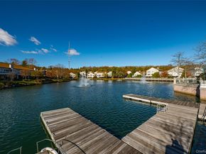 93 Carriage Lane Avon Lower, Plainview NY 11803