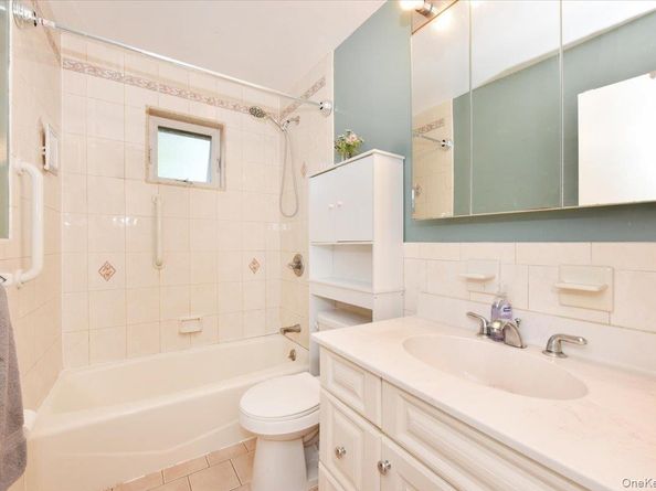 295 Merrick Road 4A, Amityville NY 11701