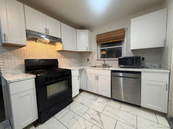 27 E Hamilton Avenue, Massapequa NY 11758