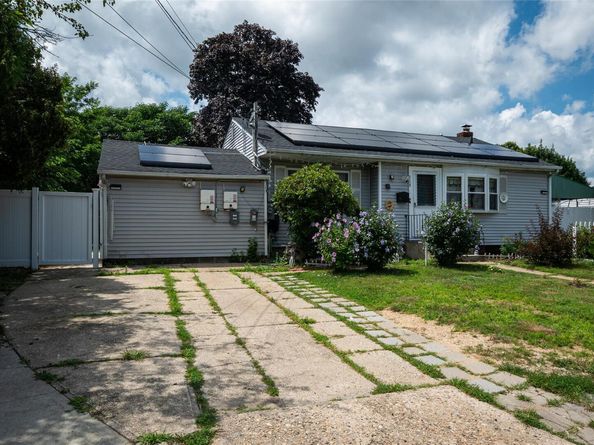 218 Grand Boulevard, Brentwood NY 11717