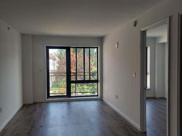 214-10 15 Avenue 2F, Bayside NY 11360