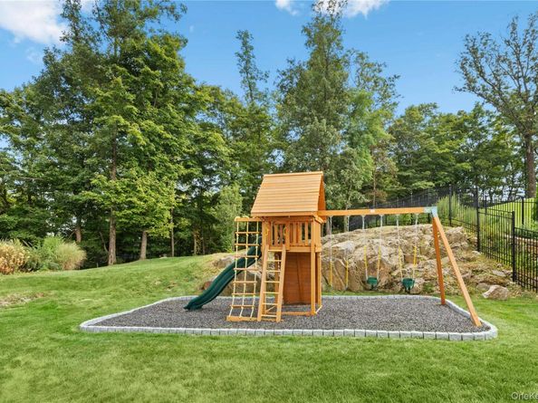 9 Point Place, Chappaqua NY 10514
