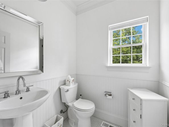 9 Point Place, Chappaqua NY 10514