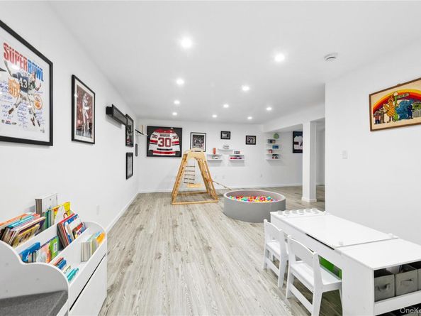 9 Point Place, Chappaqua NY 10514