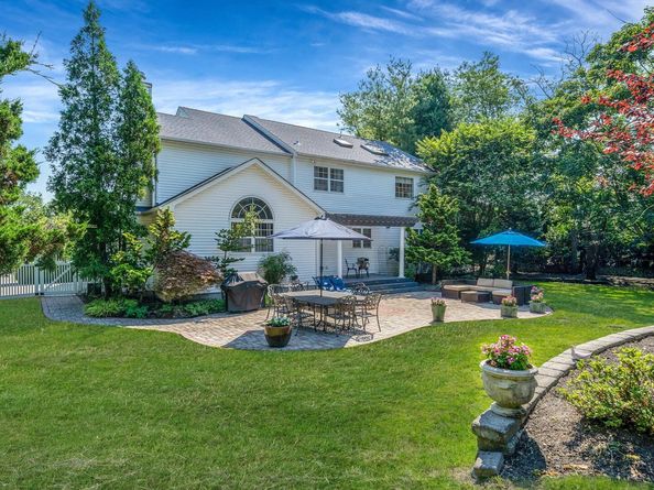 16 Laura Court, Mount Sinai NY 11766