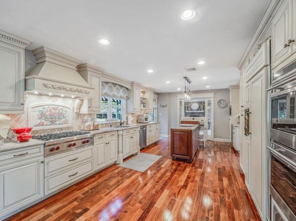 16 Laura Court, Mount Sinai NY 11766