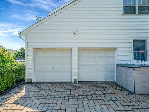 16 Laura Court, Mount Sinai NY 11766