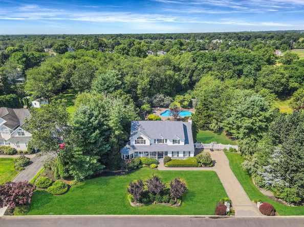 16 Laura Court, Mount Sinai NY 11766