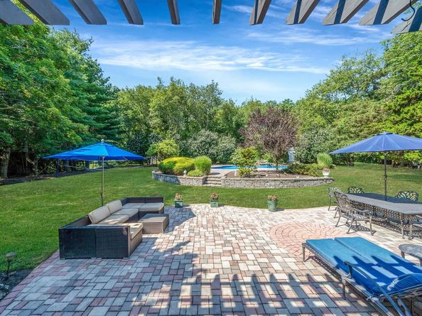 16 Laura Court, Mount Sinai NY 11766