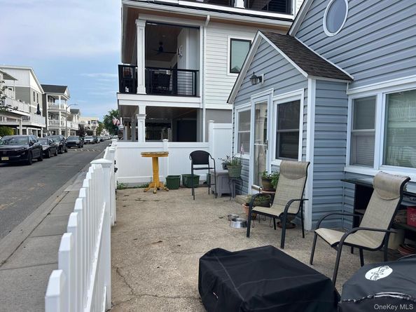 95 California Street, Long Beach NY 11561