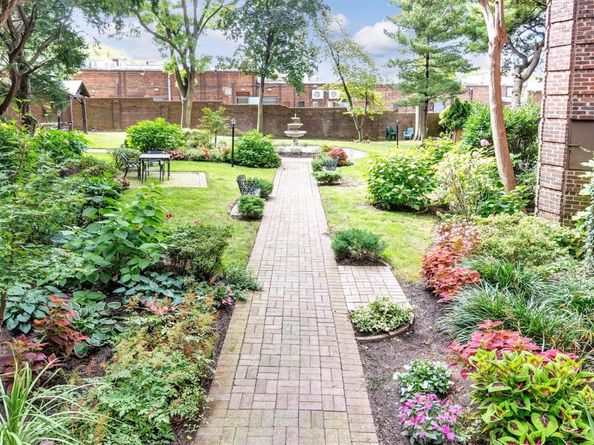 8 Barstow Road 7H, Great Neck NY 11021