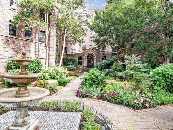 8 Barstow Road 7H, Great Neck NY 11021