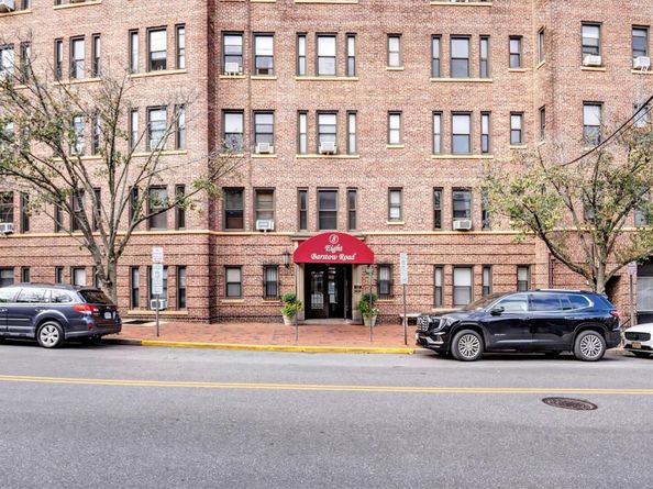 8 Barstow Road 7H, Great Neck NY 11021