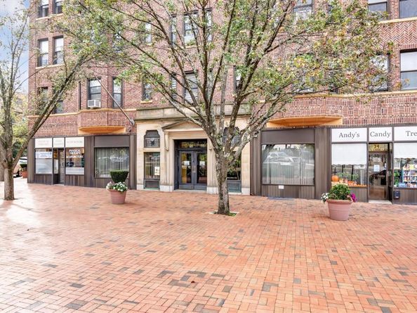 8 Barstow Road 7H, Great Neck NY 11021