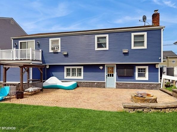 525 Miller Avenue, Freeport NY 11520